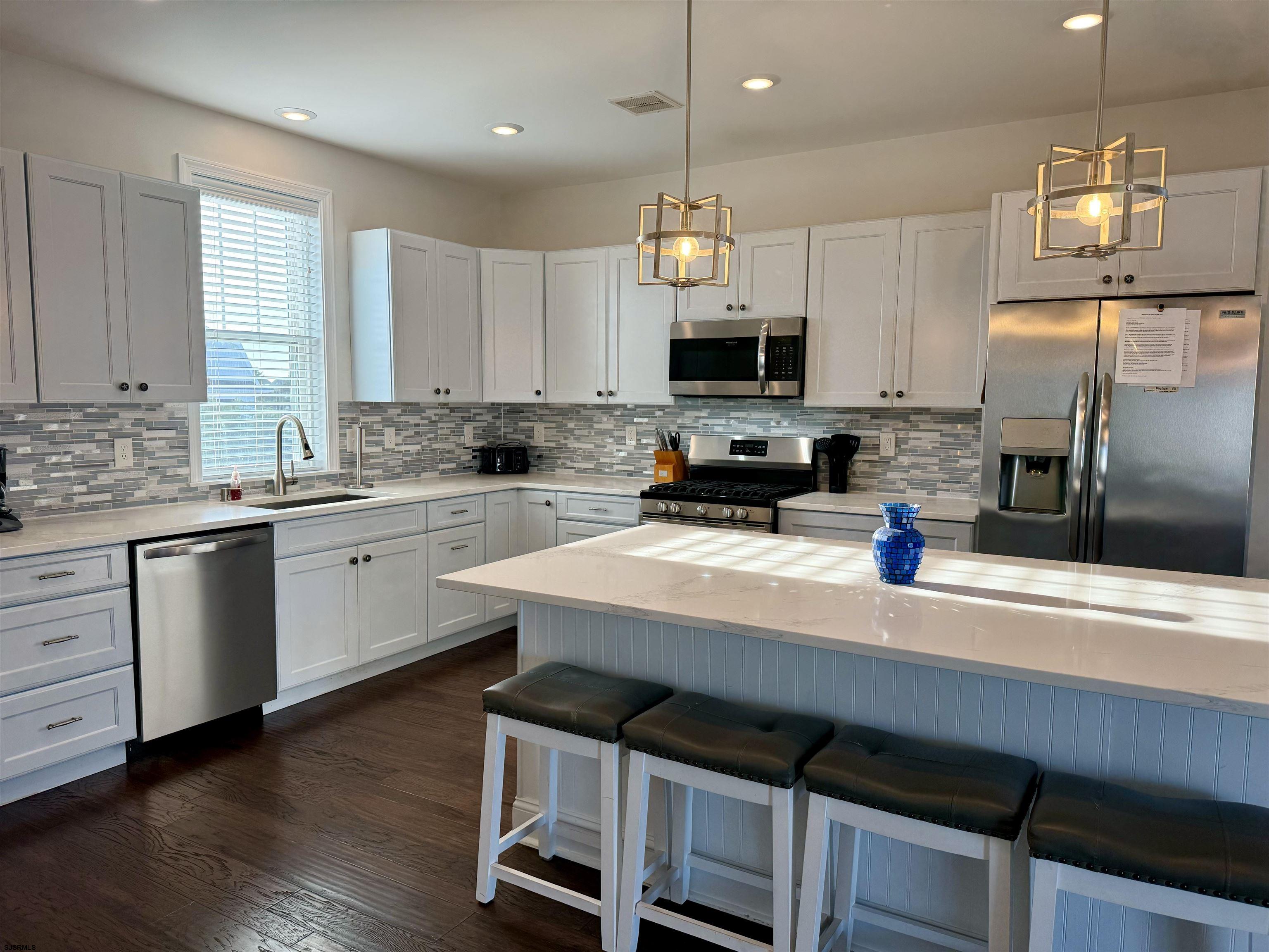 Strathmere, New Jersey 08248, United States, 3 Bedrooms Bedrooms, ,4 BathroomsBathrooms,Residential,Pending,32807