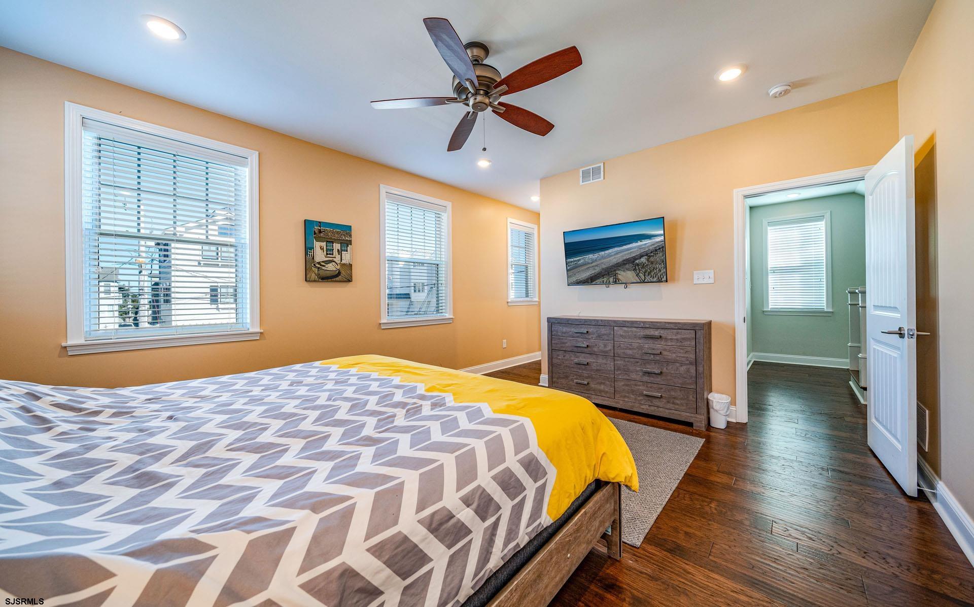 Strathmere, New Jersey 08248, United States, 3 Bedrooms Bedrooms, ,4 BathroomsBathrooms,Residential,Pending,32807