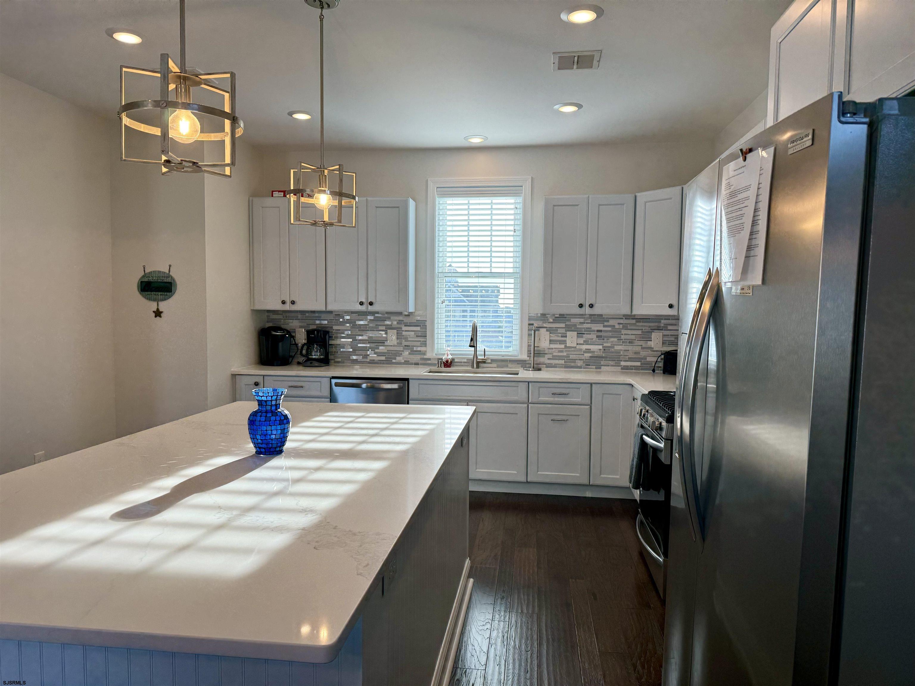 Strathmere, New Jersey 08248, United States, 3 Bedrooms Bedrooms, ,4 BathroomsBathrooms,Residential,Pending,32807