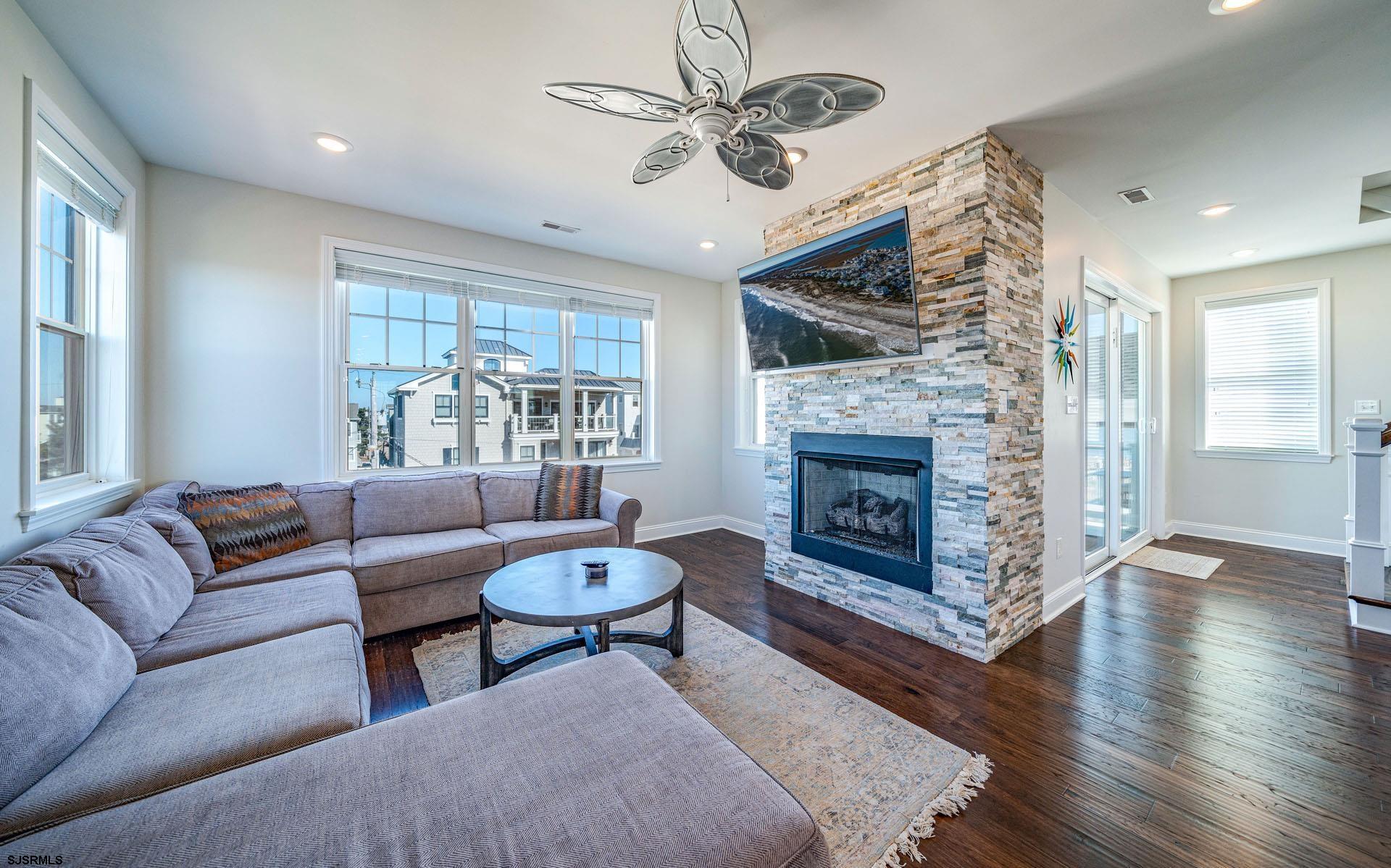 Strathmere, New Jersey 08248, United States, 3 Bedrooms Bedrooms, ,4 BathroomsBathrooms,Residential,Pending,32807