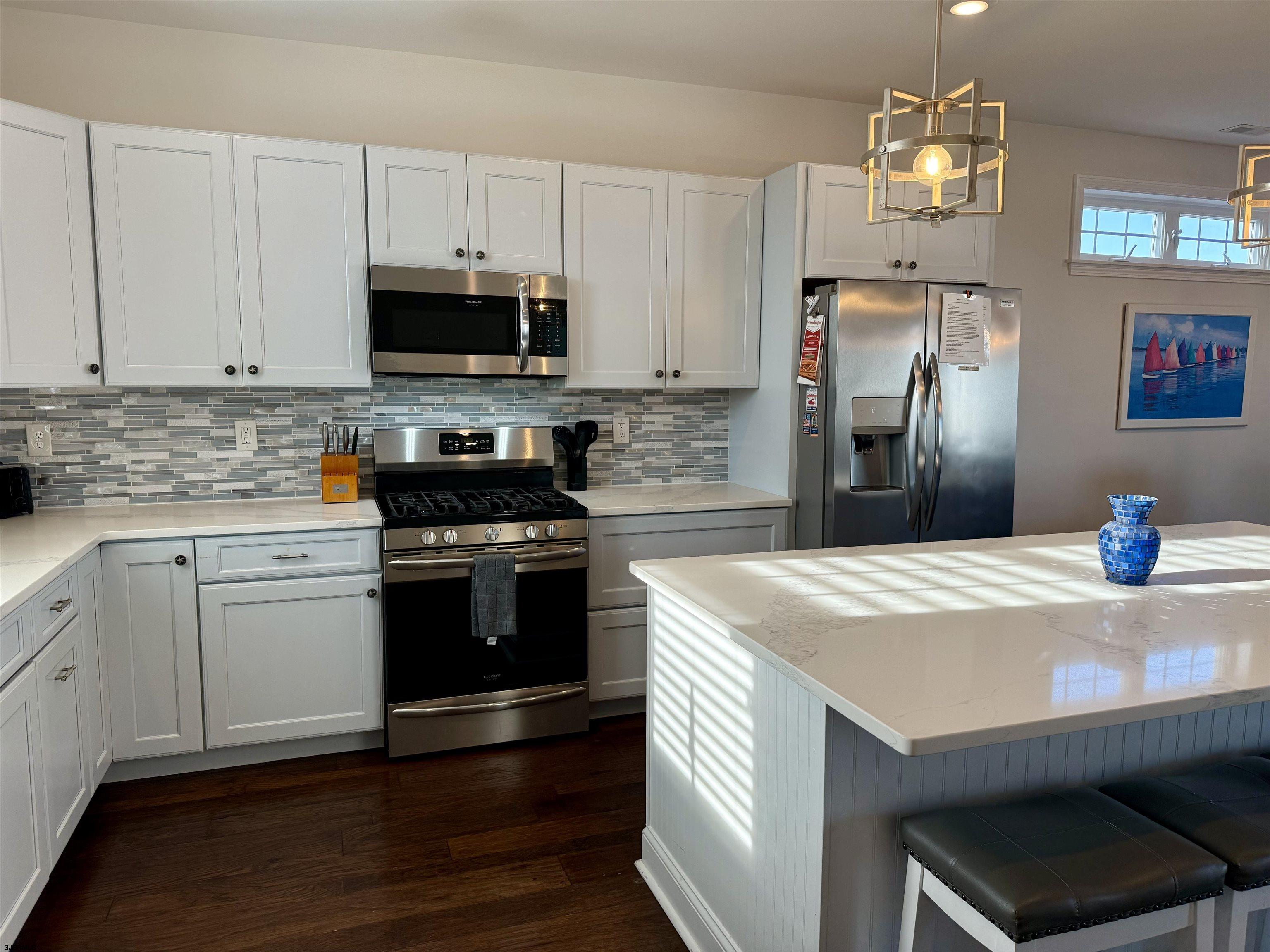 Strathmere, New Jersey 08248, United States, 3 Bedrooms Bedrooms, ,4 BathroomsBathrooms,Residential,Pending,32807