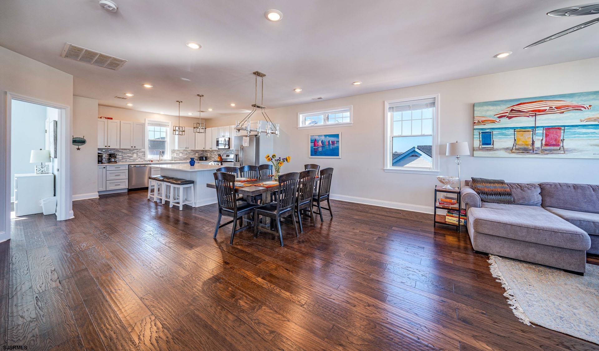 Strathmere, New Jersey 08248, United States, 3 Bedrooms Bedrooms, ,4 BathroomsBathrooms,Residential,Pending,32807