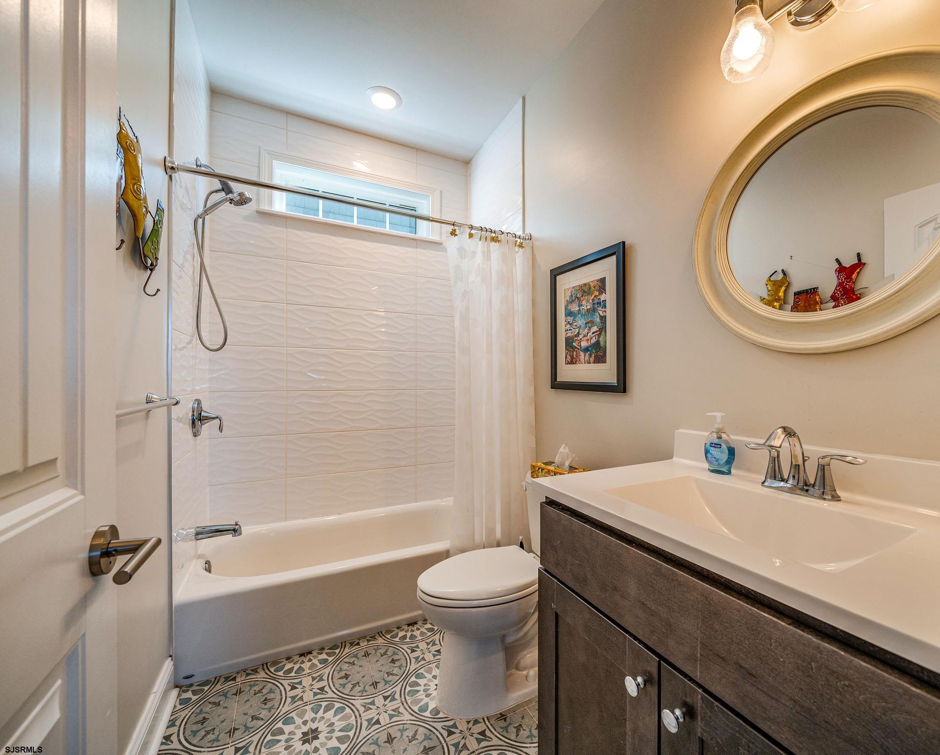 Strathmere, New Jersey 08248, United States, 3 Bedrooms Bedrooms, ,4 BathroomsBathrooms,Residential,Pending,32807