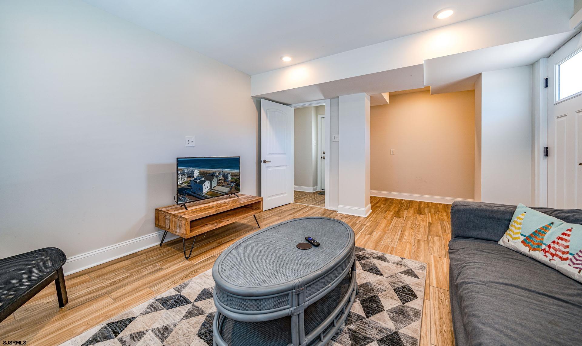 Strathmere, New Jersey 08248, United States, 3 Bedrooms Bedrooms, ,4 BathroomsBathrooms,Residential,Pending,32807