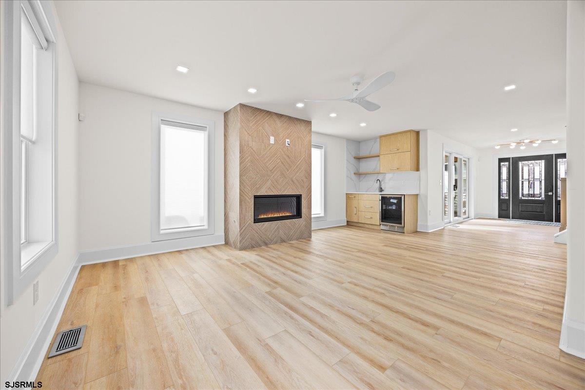 Longport, New Jersey 08403, United States, 5 Bedrooms Bedrooms, ,6 BathroomsBathrooms,Residential,Active,233243