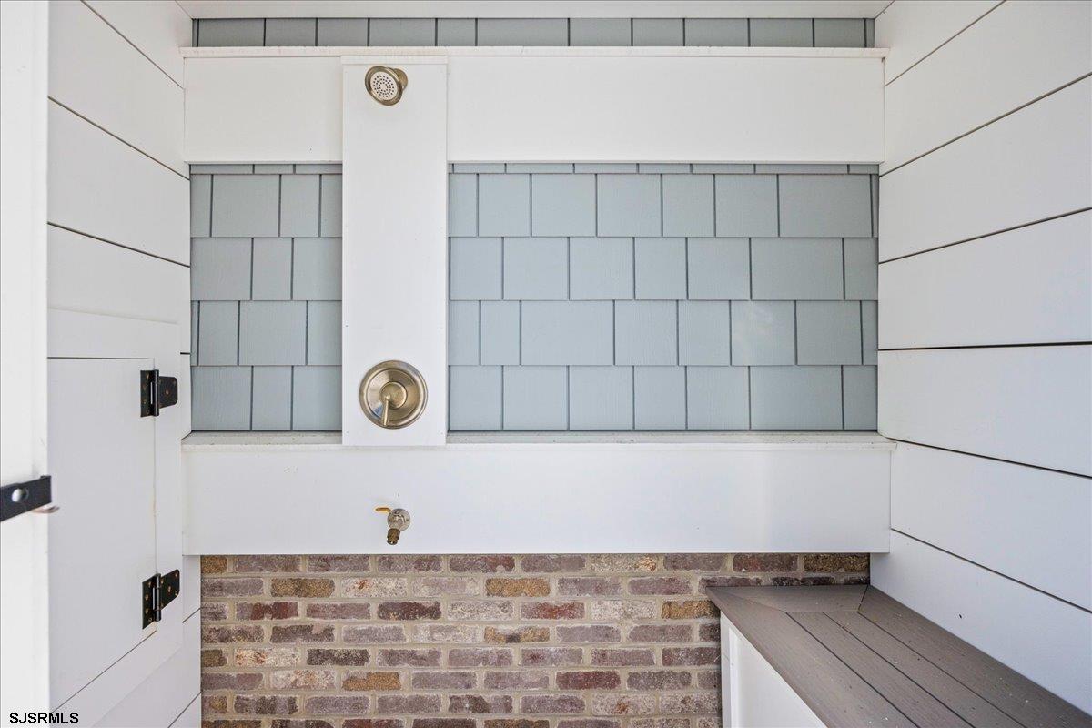 Longport, New Jersey 08403, United States, 5 Bedrooms Bedrooms, ,6 BathroomsBathrooms,Residential,Active,233243