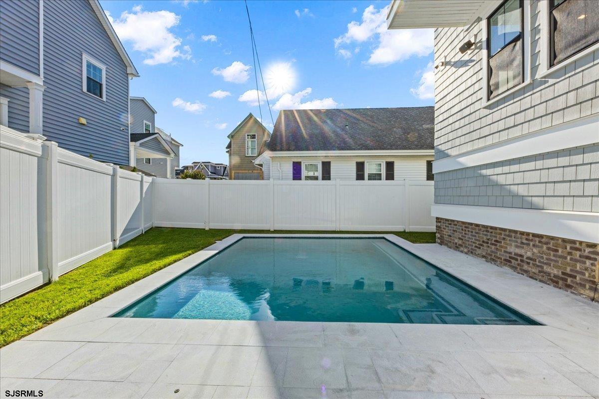 Longport, New Jersey 08403, United States, 5 Bedrooms Bedrooms, ,6 BathroomsBathrooms,Residential,Active,233243