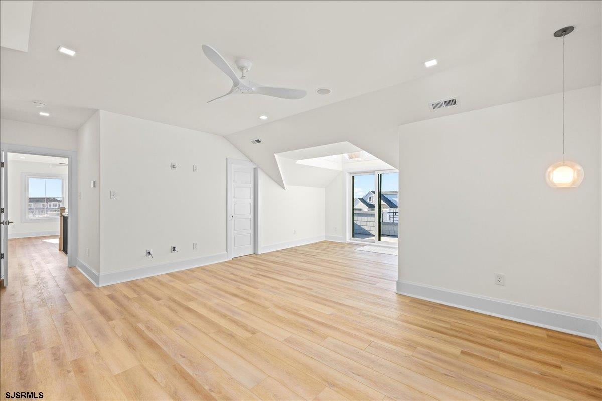 Longport, New Jersey 08403, United States, 5 Bedrooms Bedrooms, ,6 BathroomsBathrooms,Residential,Active,233243