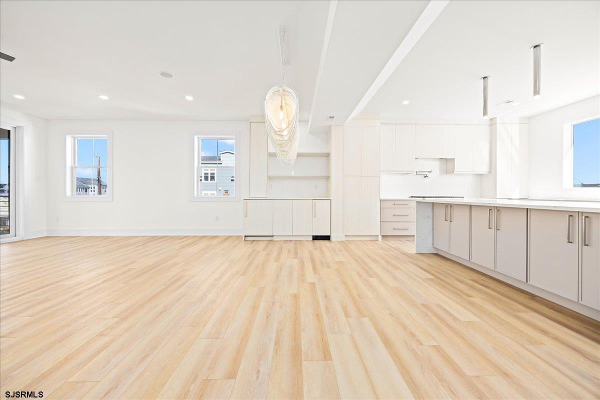 Longport, New Jersey 08403, United States, 5 Bedrooms Bedrooms, ,6 BathroomsBathrooms,Residential,Active,233243