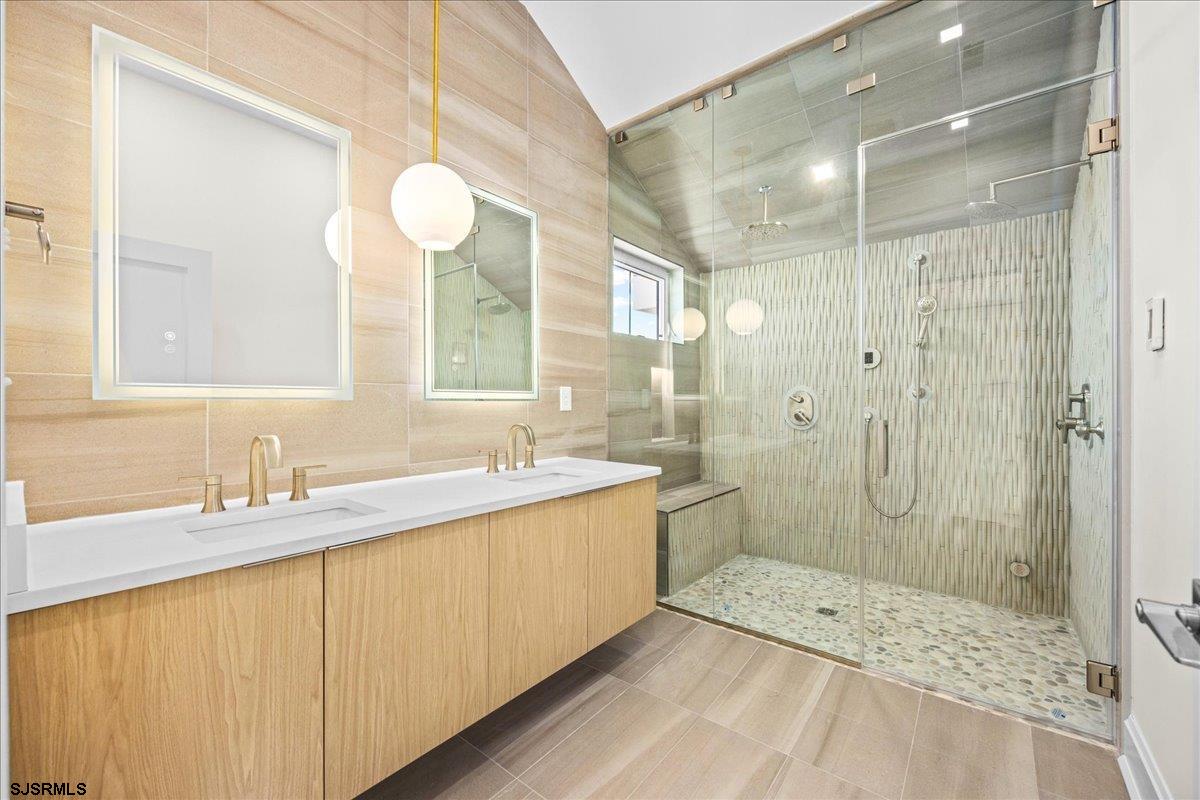 Longport, New Jersey 08403, United States, 5 Bedrooms Bedrooms, ,6 BathroomsBathrooms,Residential,Active,233243