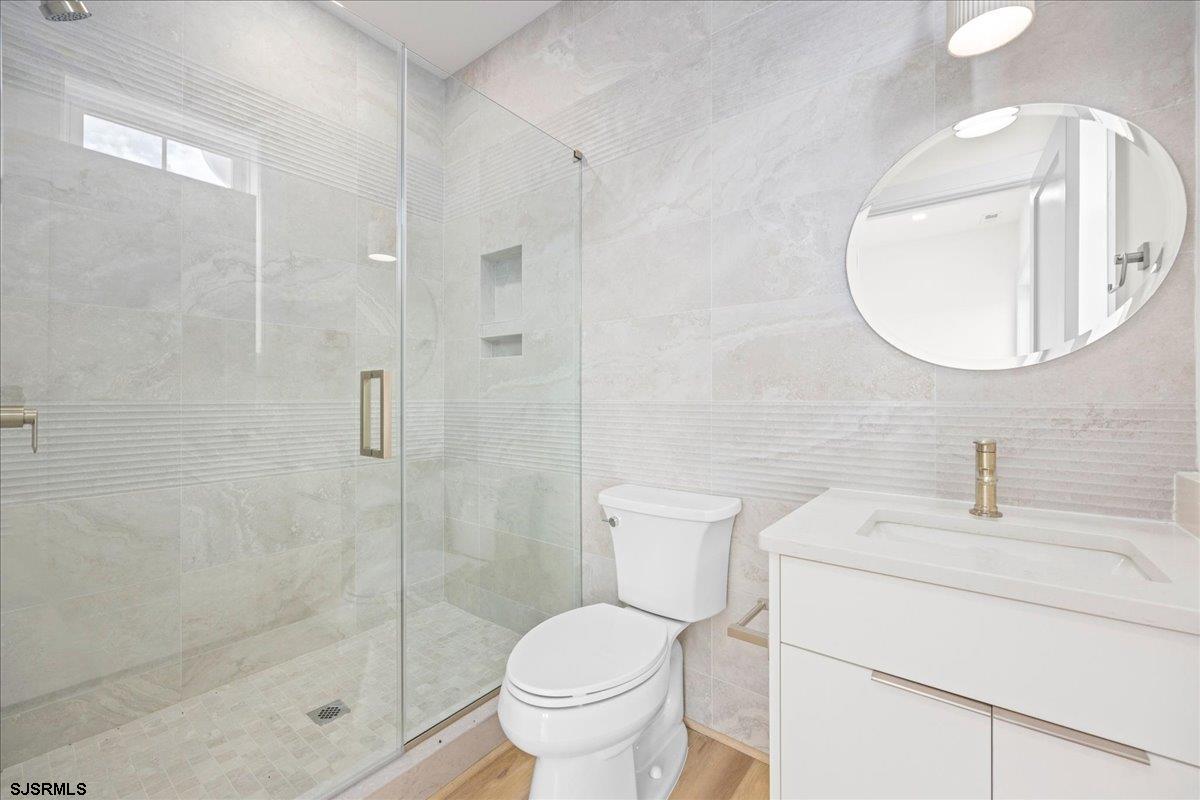 Longport, New Jersey 08403, United States, 5 Bedrooms Bedrooms, ,6 BathroomsBathrooms,Residential,Active,233243