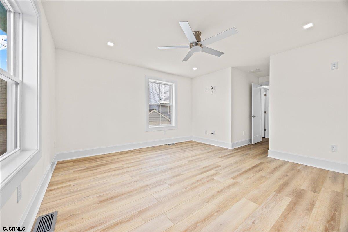 Longport, New Jersey 08403, United States, 5 Bedrooms Bedrooms, ,6 BathroomsBathrooms,Residential,Active,233243