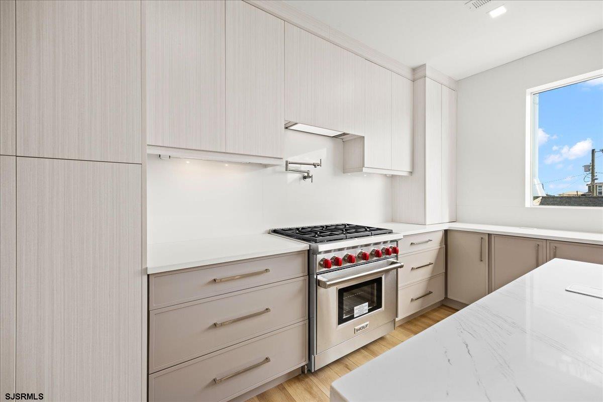 Longport, New Jersey 08403, United States, 5 Bedrooms Bedrooms, ,6 BathroomsBathrooms,Residential,Active,233243