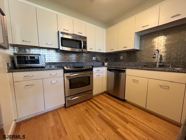 Margate, New Jersey 08402, United States, 1 Bedroom Bedrooms, ,2 BathroomsBathrooms,Residential,Active,237959