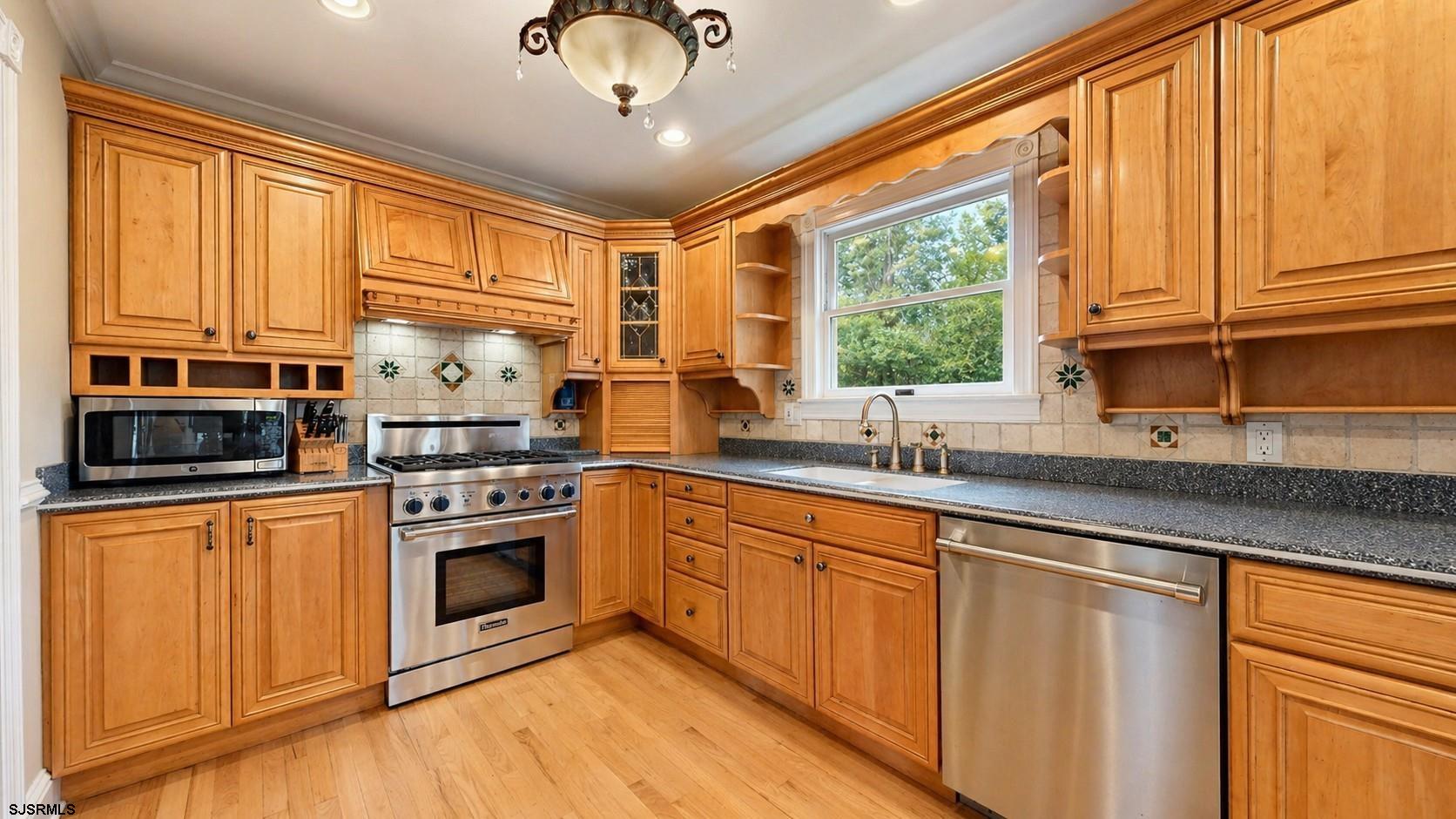 110 E Patcong Ave