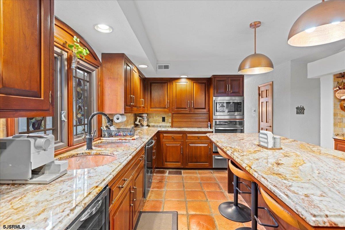 Ventnor, New Jersey 08406, United States, 5 Bedrooms Bedrooms, ,3 BathroomsBathrooms,Residential,Active,2883