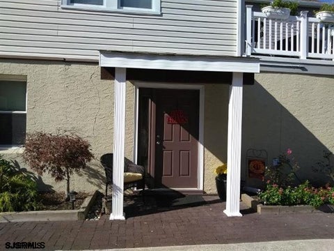 Condo For Rent - 11 N Coolidge Ave<br/> Margate, NJ 08402
