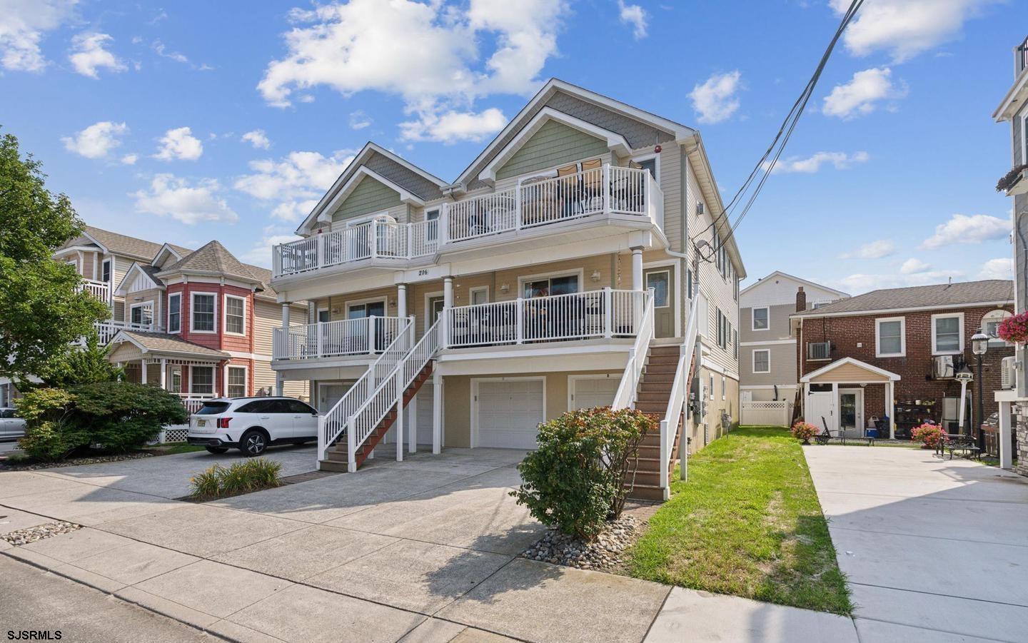 206 E Magnolia