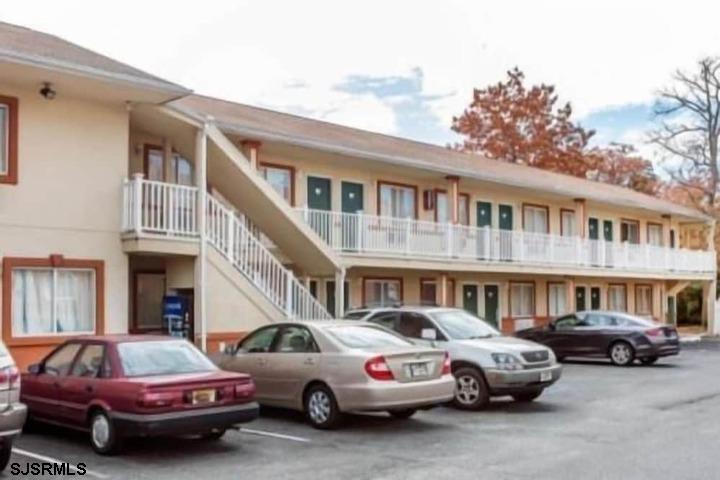 200 E White Horse