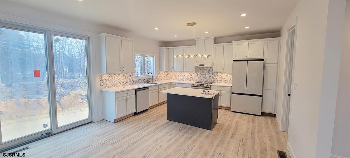 Egg Harbor Township, New Jersey 08234, United States, 4 Bedrooms Bedrooms, ,3 BathroomsBathrooms,Residential,Pending,72491