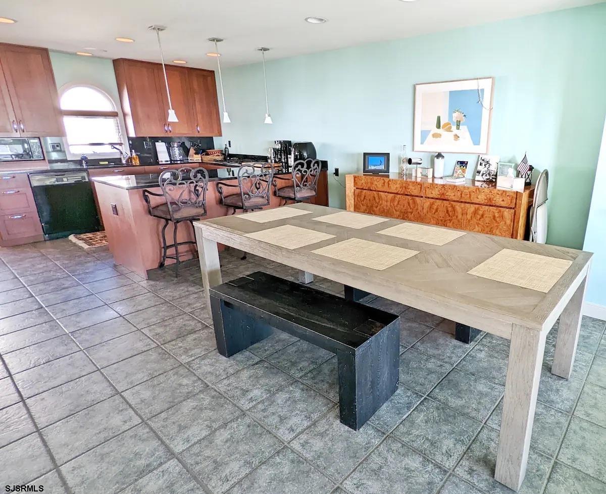 Atlantic City, New Jersey 08401, United States, 4 Bedrooms Bedrooms, ,4 BathroomsBathrooms,Residential,Active,254427