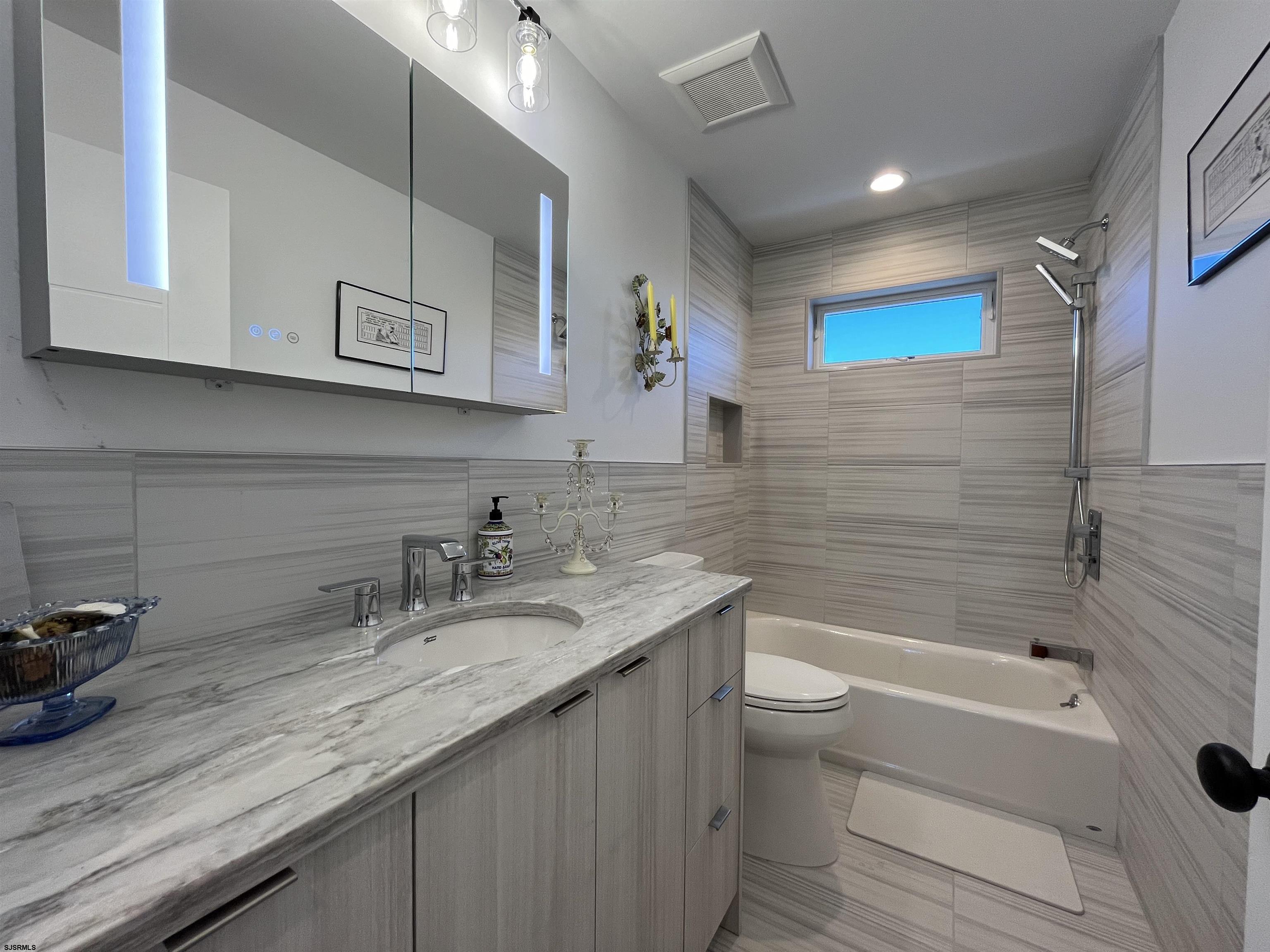 Atlantic City, New Jersey 08401, United States, 3 Bedrooms Bedrooms, ,3 BathroomsBathrooms,Residential,Active,82330