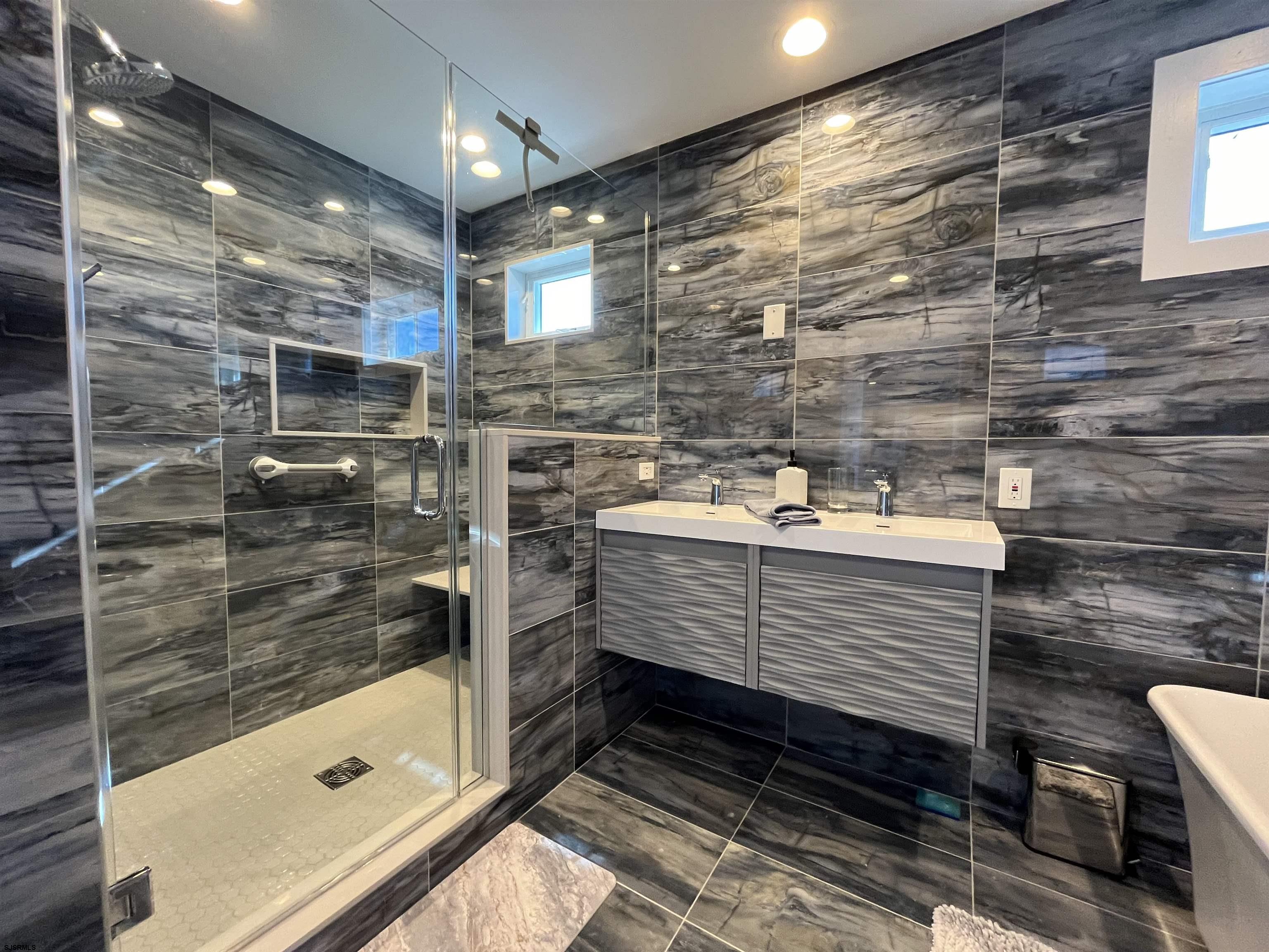 Atlantic City, New Jersey 08401, United States, 3 Bedrooms Bedrooms, ,3 BathroomsBathrooms,Residential,Active,82330