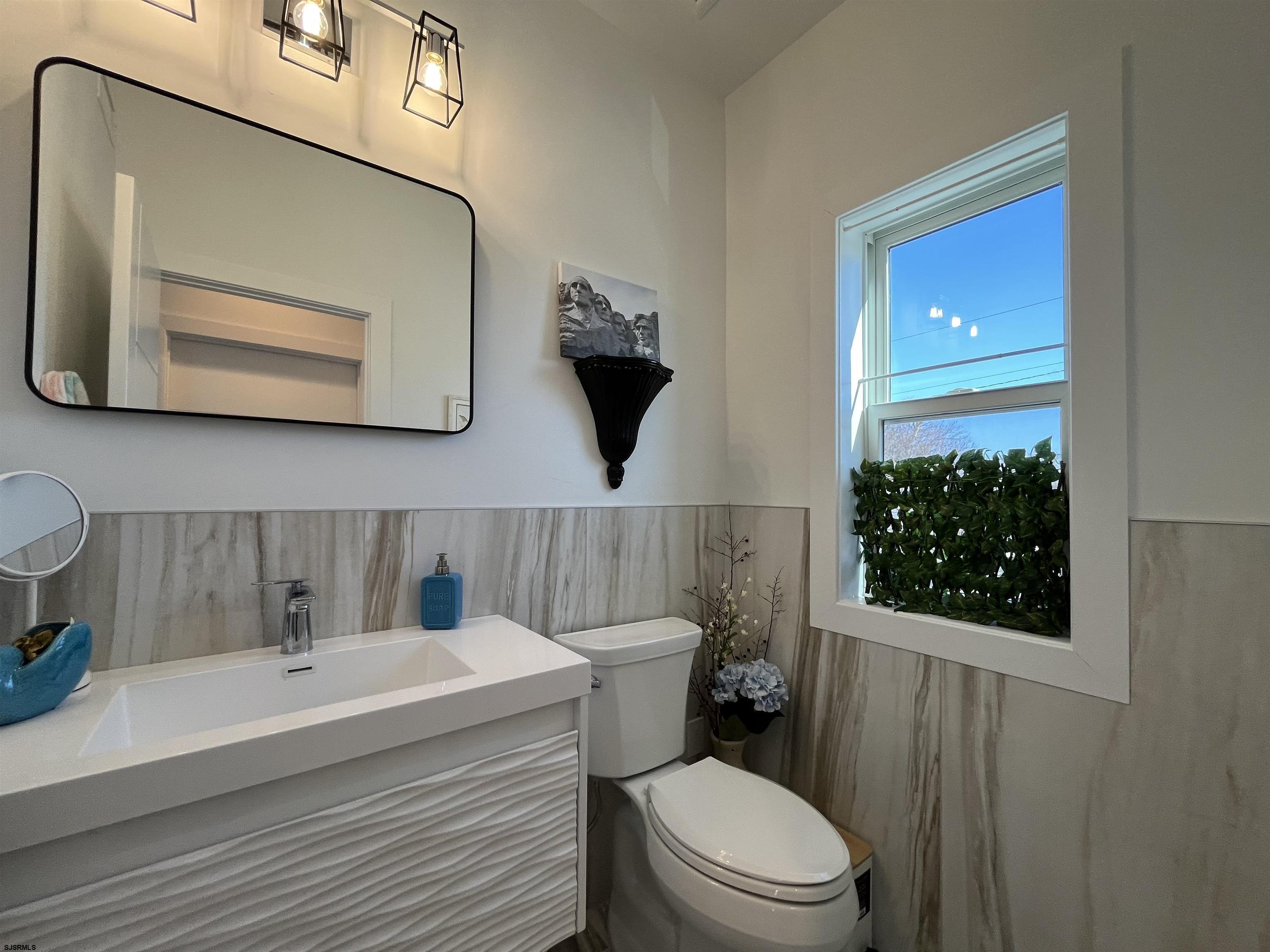 Atlantic City, New Jersey 08401, United States, 3 Bedrooms Bedrooms, ,3 BathroomsBathrooms,Residential,Active,82330