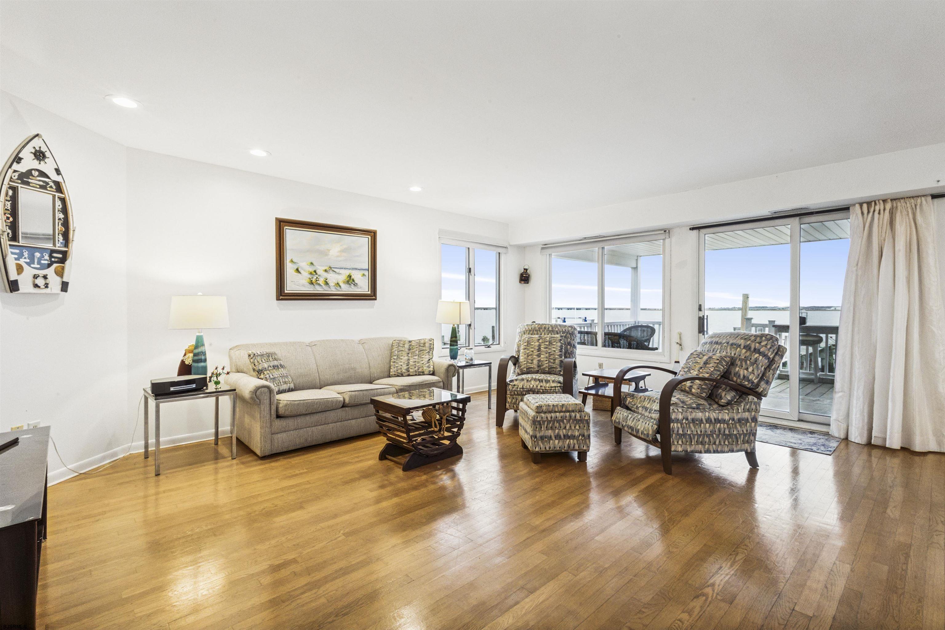38 Bay Ave Ave