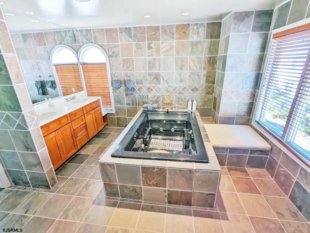 Atlantic City, New Jersey 08401, United States, 4 Bedrooms Bedrooms, ,4 BathroomsBathrooms,Residential,Active,18029