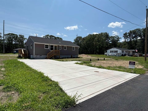 Photo of 102 Wisteria Street, Egg Harbor Township, NJ 08234 (MLS # 608907)