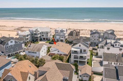 3 Dolphin Dr Dr Margate NJ 08402