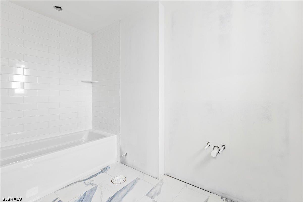 Longport, New Jersey 08403, United States, 6 Bedrooms Bedrooms, ,5 BathroomsBathrooms,Residential,Active,61072