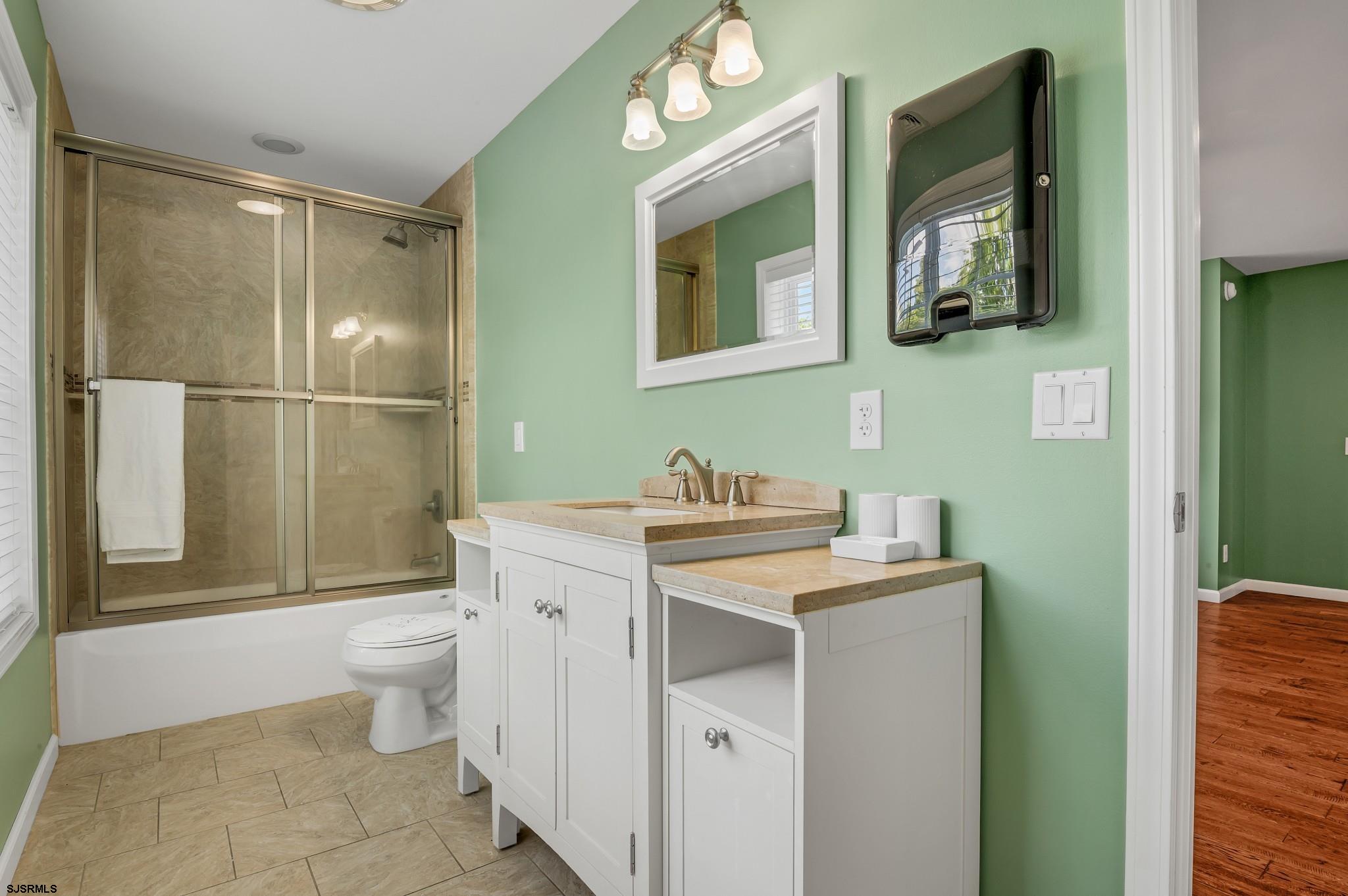 Egg Harbor Township, New Jersey 08234, United States, 8 Bedrooms Bedrooms, ,6 BathroomsBathrooms,Residential,Active,233198