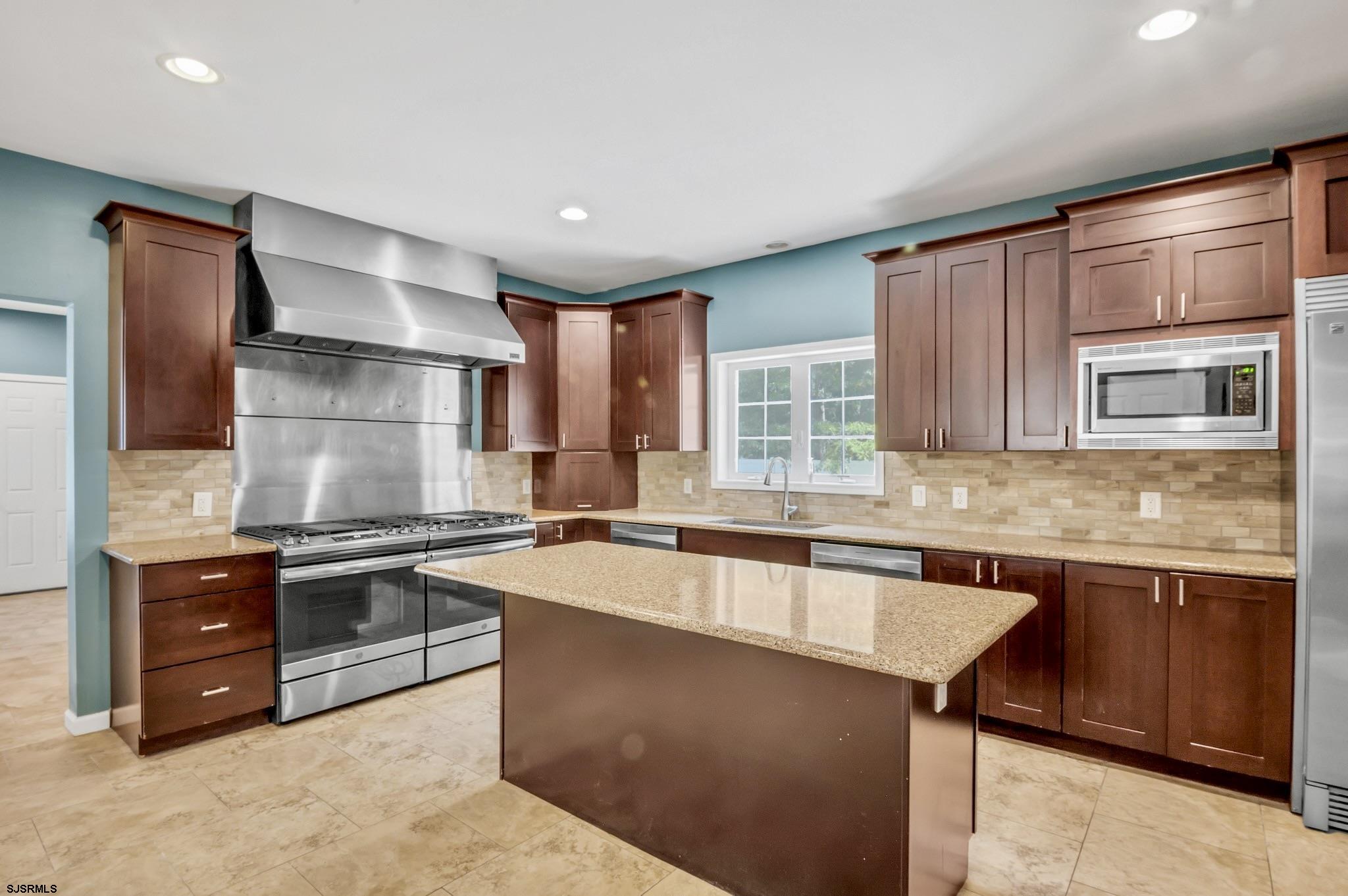 Egg Harbor Township, New Jersey 08234, United States, 8 Bedrooms Bedrooms, ,6 BathroomsBathrooms,Residential,Active,233198