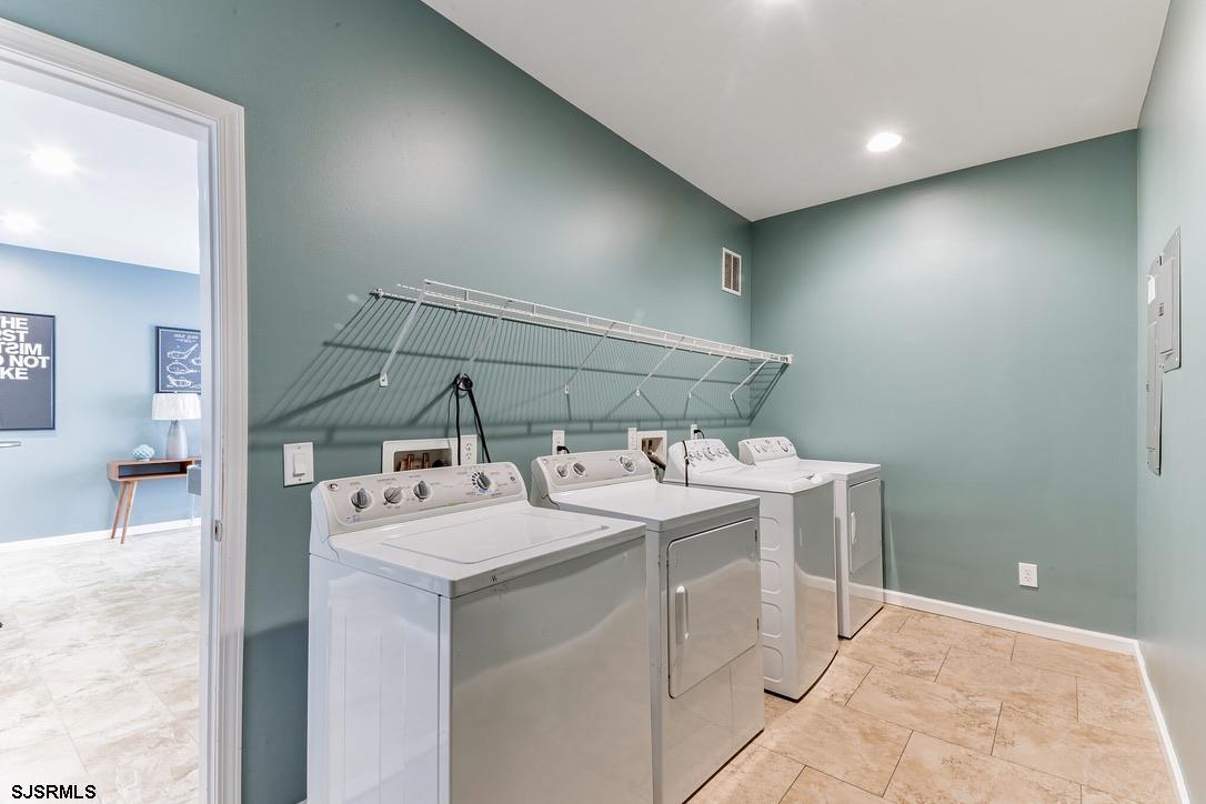 Egg Harbor Township, New Jersey 08234, United States, 8 Bedrooms Bedrooms, ,6 BathroomsBathrooms,Residential,Active,233198