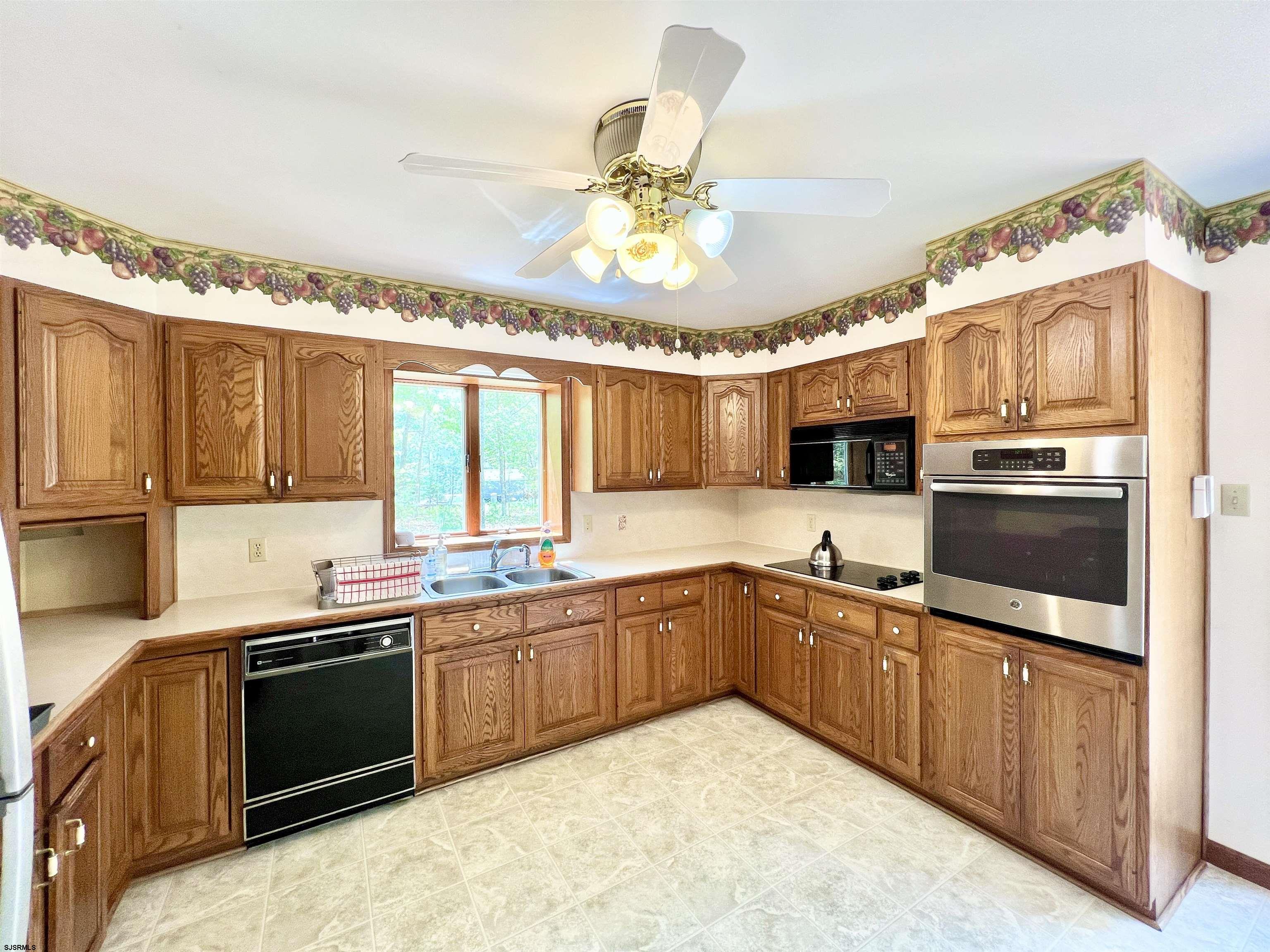 Petersburg, New Jersey 08270, United States, 4 Bedrooms Bedrooms, ,3 BathroomsBathrooms,Residential,Active,126804