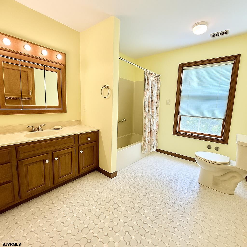 Petersburg, New Jersey 08270, United States, 4 Bedrooms Bedrooms, ,3 BathroomsBathrooms,Residential,Active,126804