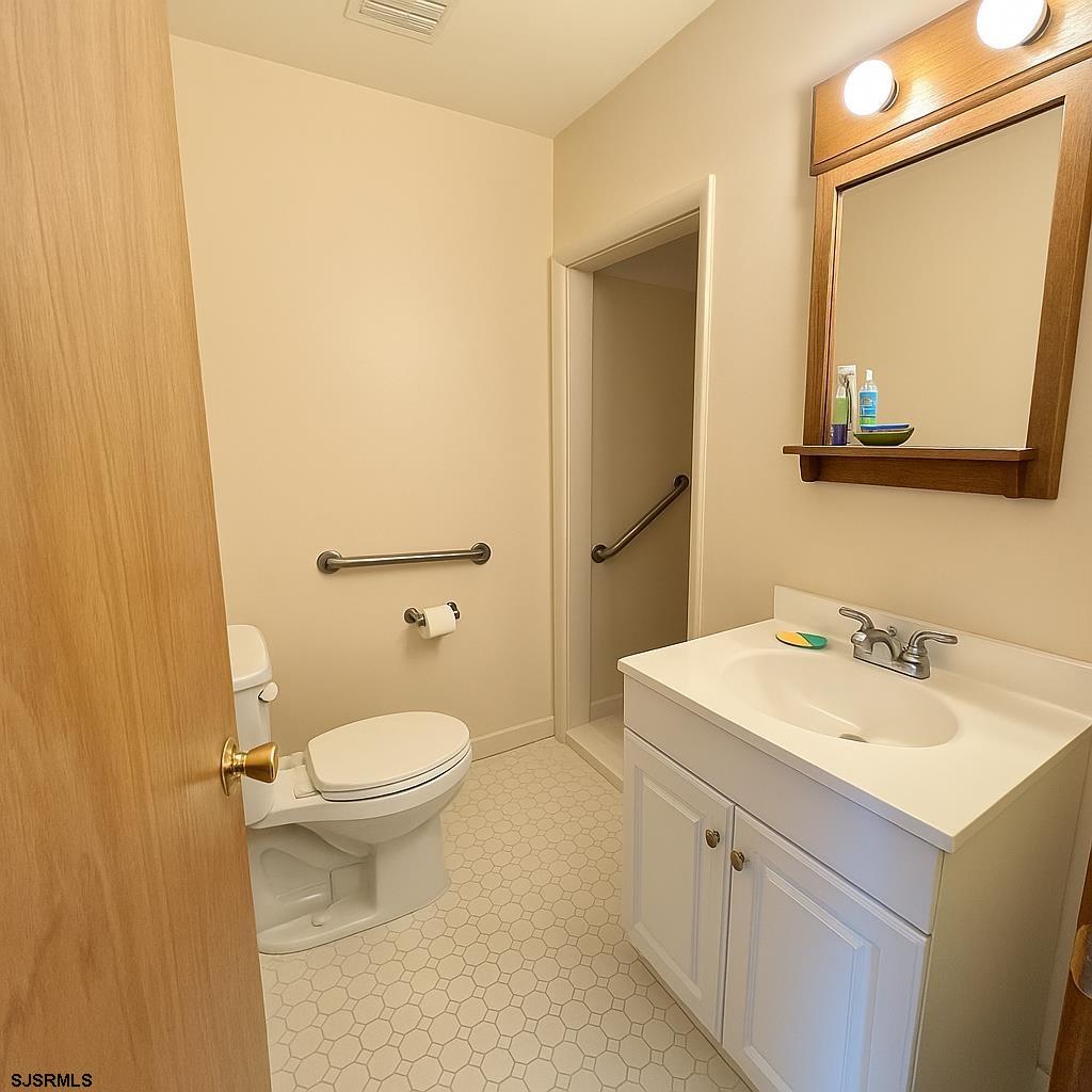 Petersburg, New Jersey 08270, United States, 4 Bedrooms Bedrooms, ,3 BathroomsBathrooms,Residential,Active,126804