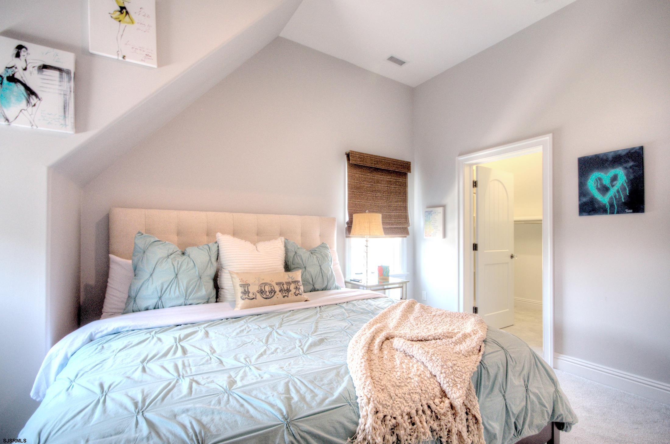 Margate, New Jersey 08402, United States, 6 Bedrooms Bedrooms, ,5 BathroomsBathrooms,Residential,Active,193555