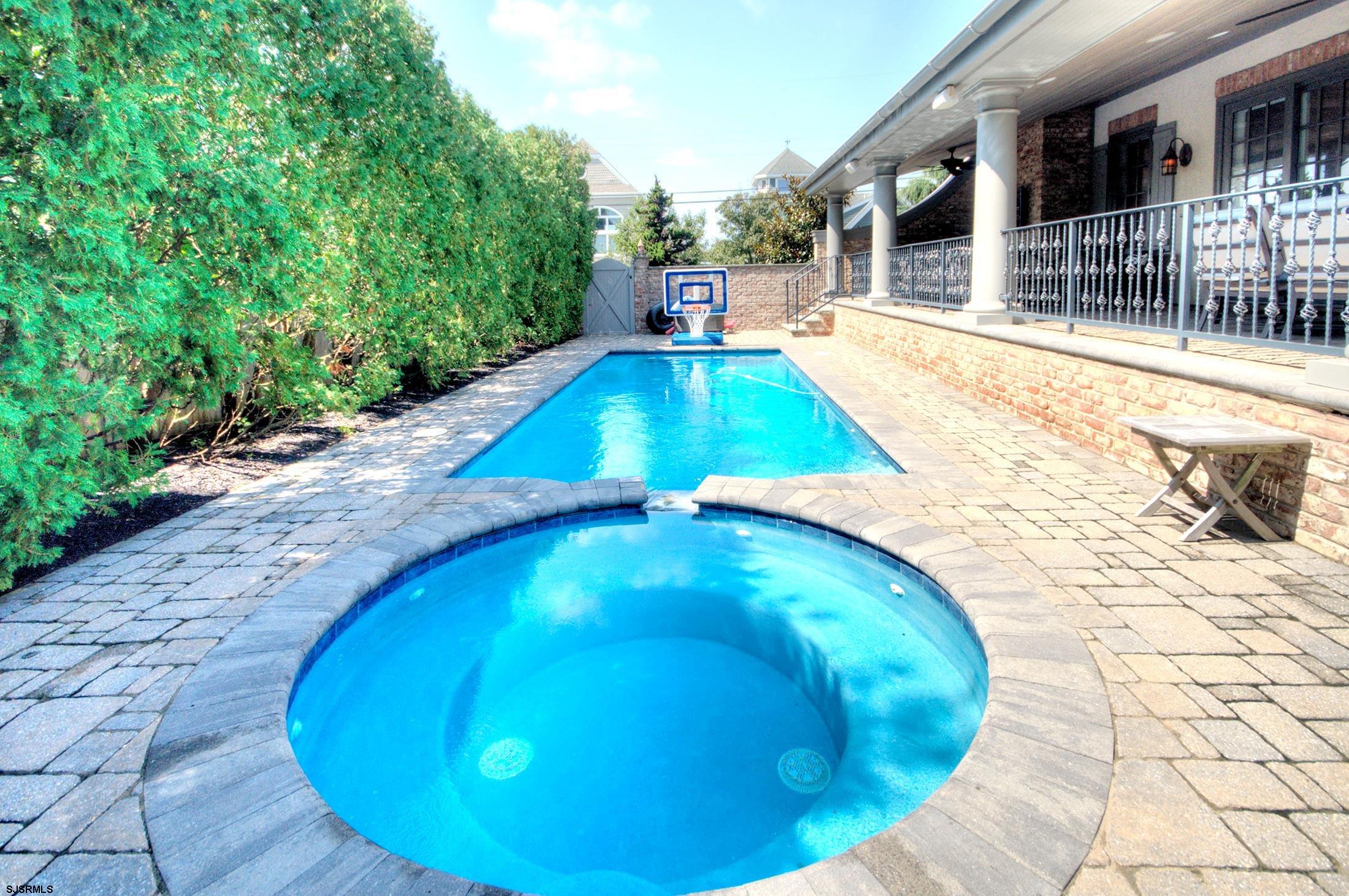 Margate, New Jersey 08402, United States, 6 Bedrooms Bedrooms, ,5 BathroomsBathrooms,Residential,Active,193555