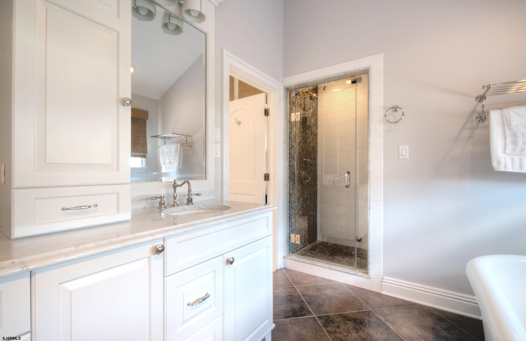 Margate, New Jersey 08402, United States, 6 Bedrooms Bedrooms, ,5 BathroomsBathrooms,Residential,Active,193555