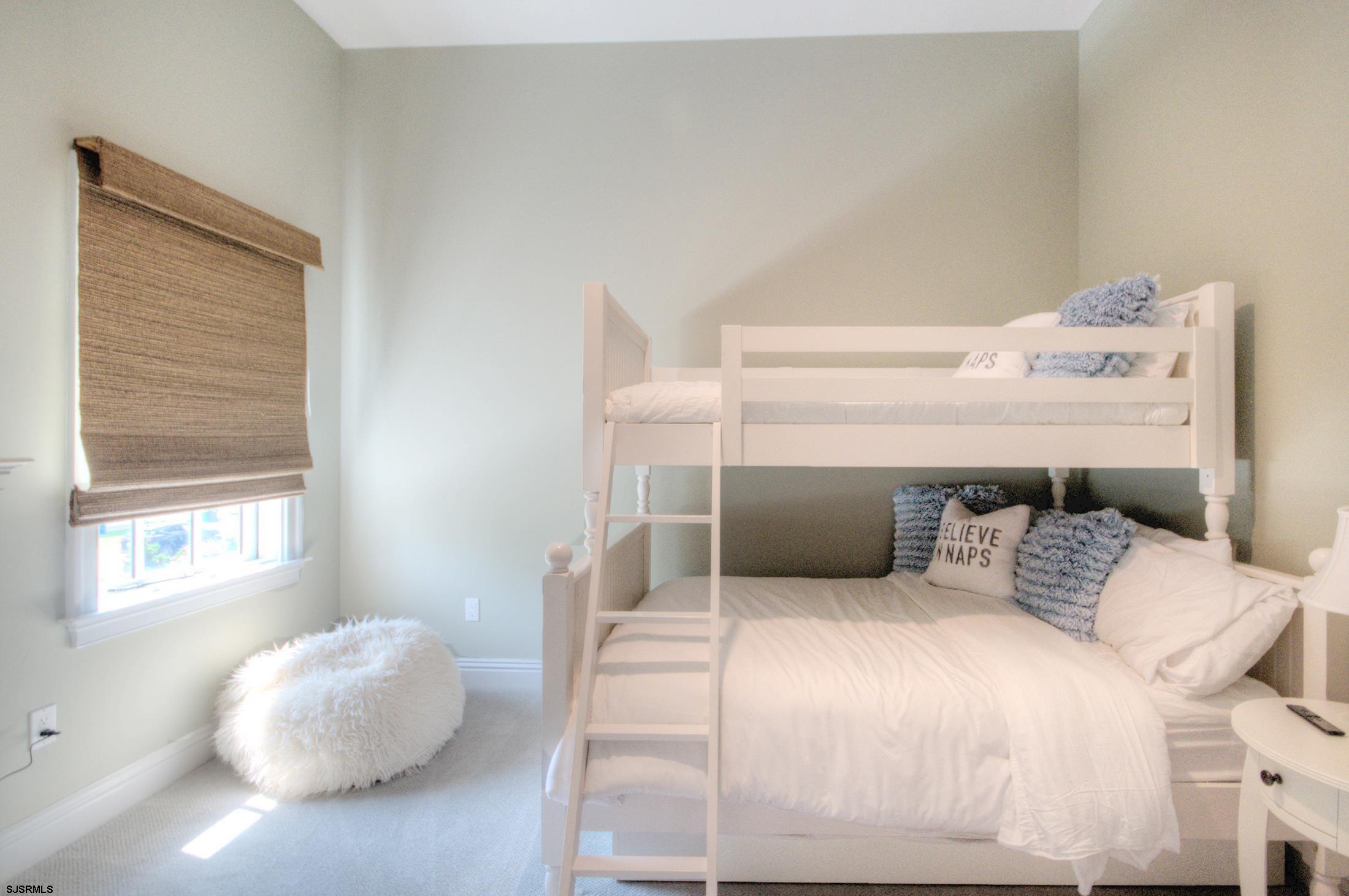 Margate, New Jersey 08402, United States, 6 Bedrooms Bedrooms, ,5 BathroomsBathrooms,Residential,Active,193555