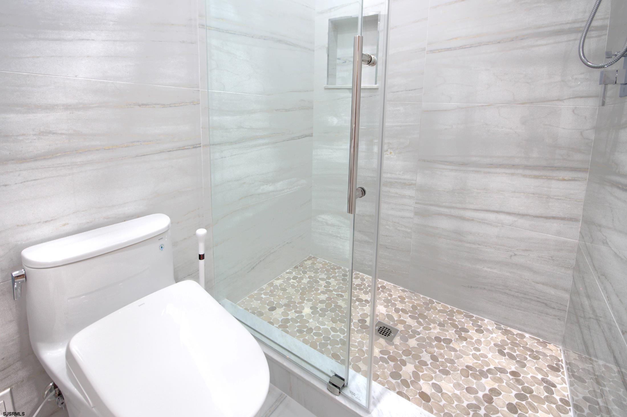 Margate, New Jersey 08402, United States, 6 Bedrooms Bedrooms, ,5 BathroomsBathrooms,Residential,Active,193555