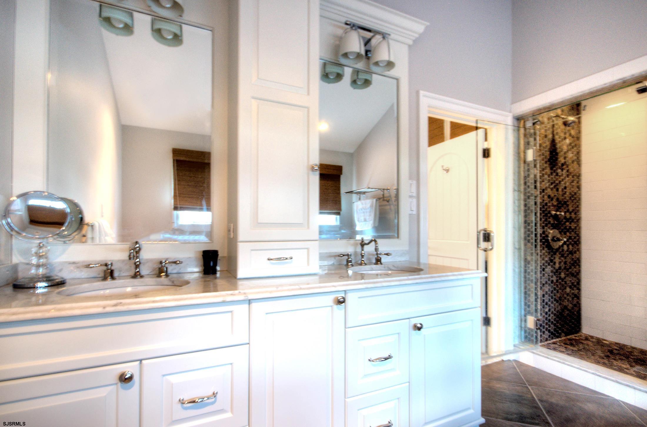 Margate, New Jersey 08402, United States, 6 Bedrooms Bedrooms, ,5 BathroomsBathrooms,Residential,Active,193555