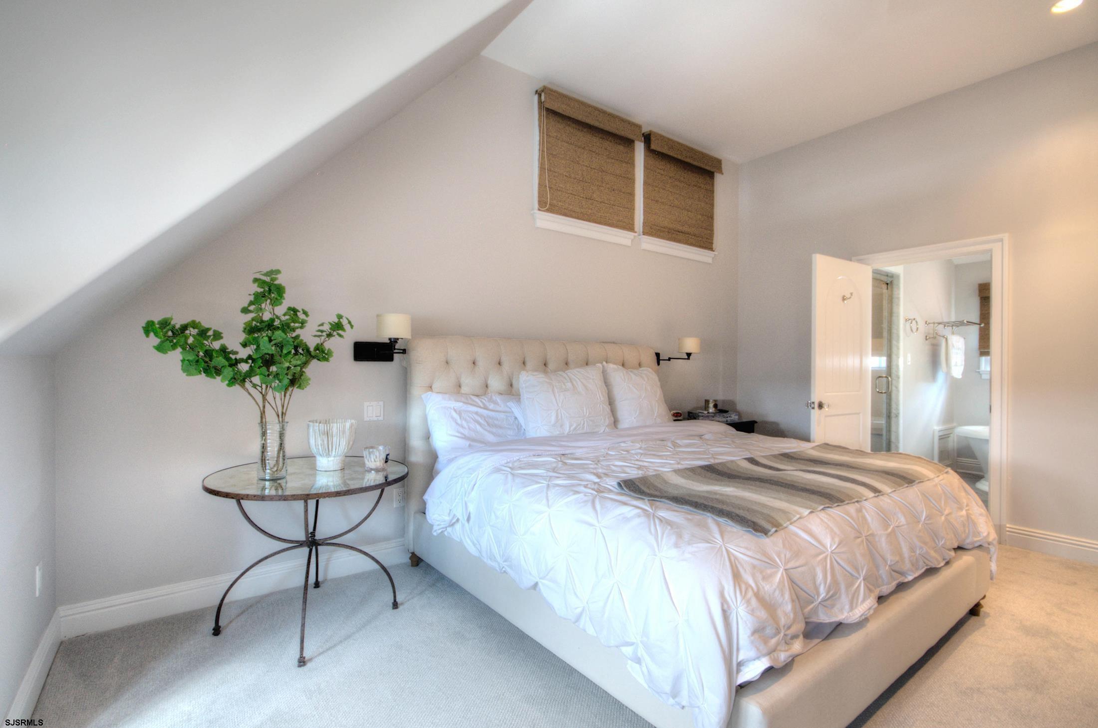 Margate, New Jersey 08402, United States, 6 Bedrooms Bedrooms, ,5 BathroomsBathrooms,Residential,Active,193555