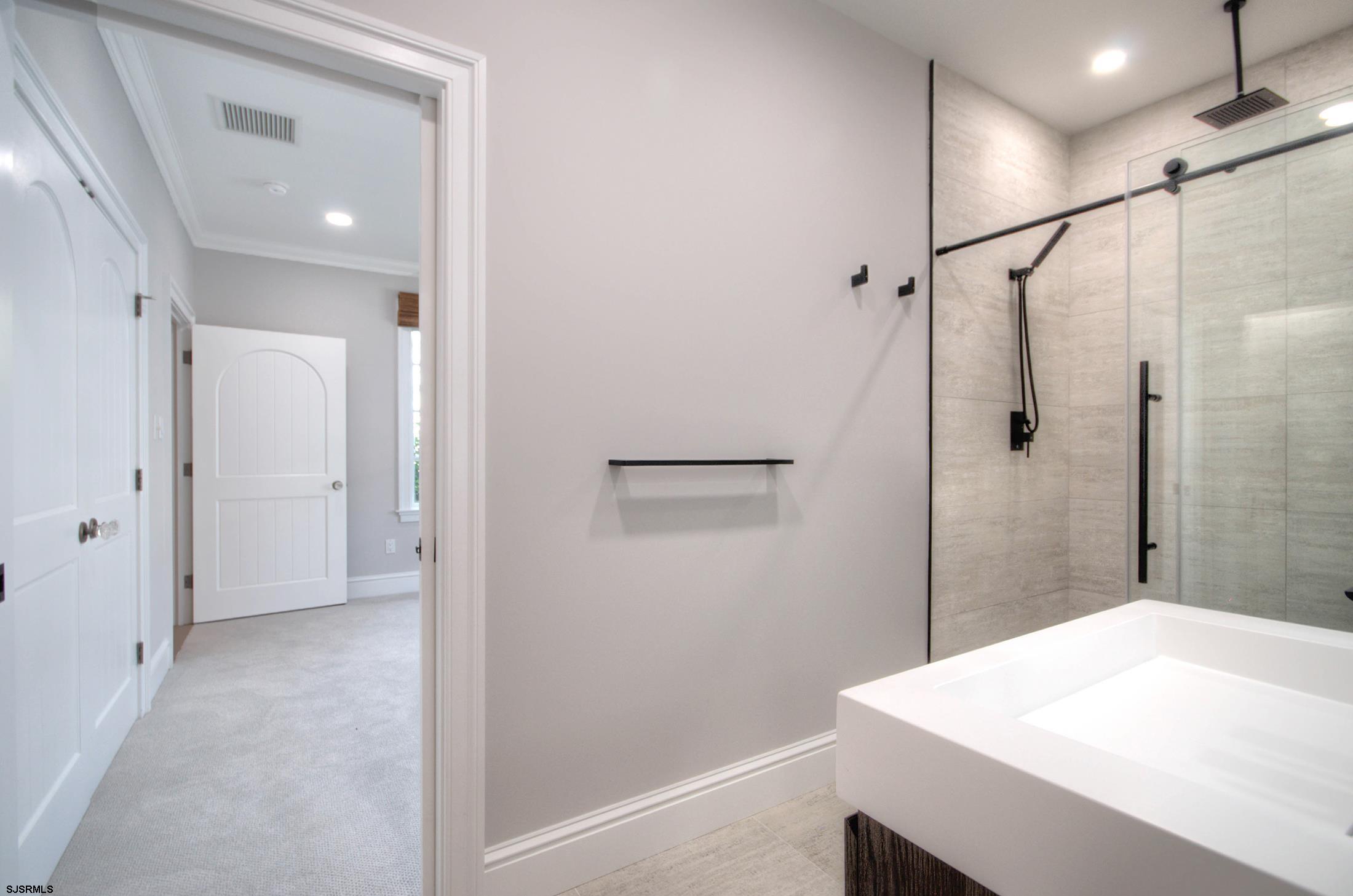 Margate, New Jersey 08402, United States, 6 Bedrooms Bedrooms, ,5 BathroomsBathrooms,Residential,Active,193555