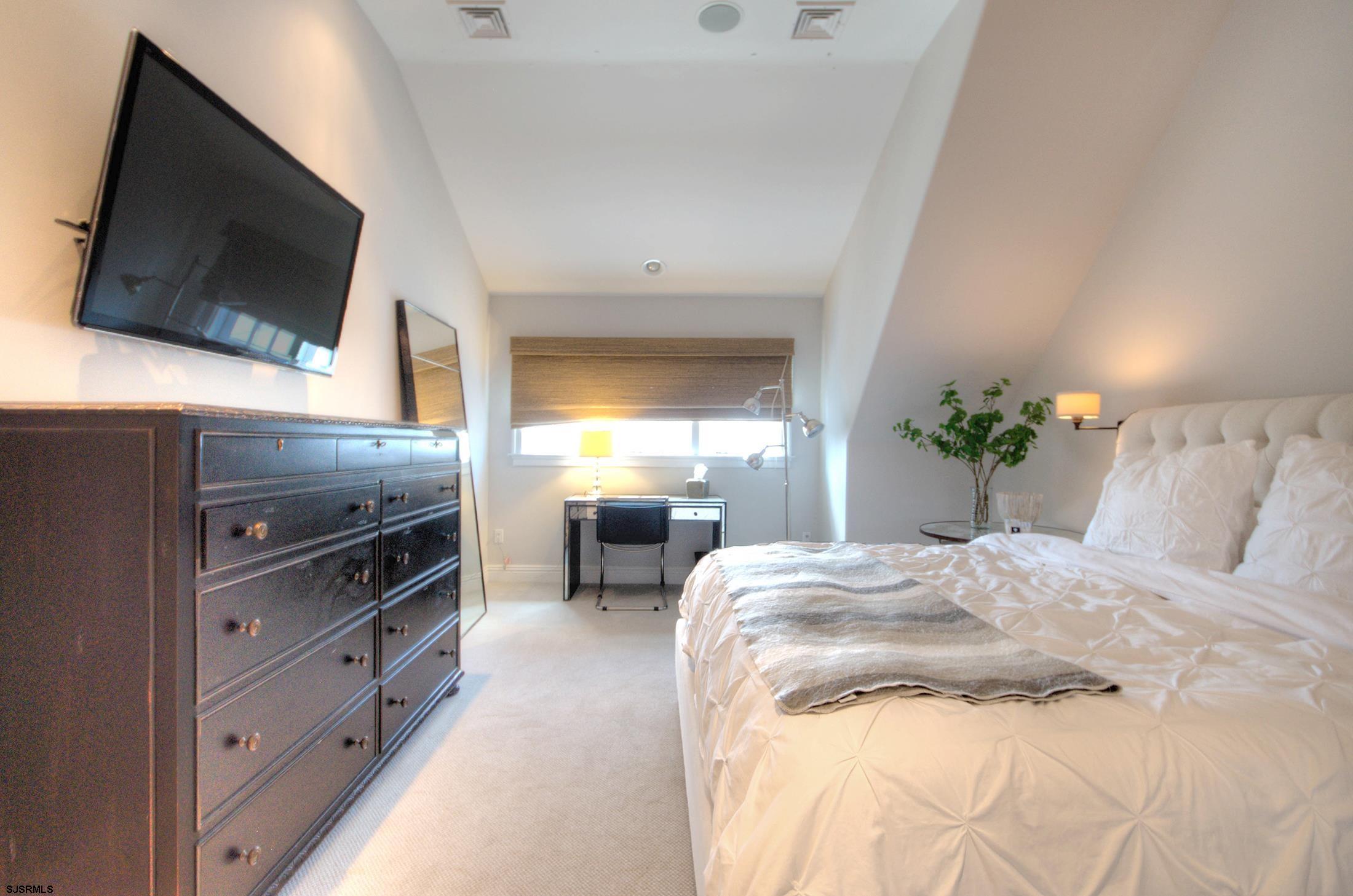 Margate, New Jersey 08402, United States, 6 Bedrooms Bedrooms, ,5 BathroomsBathrooms,Residential,Active,193555