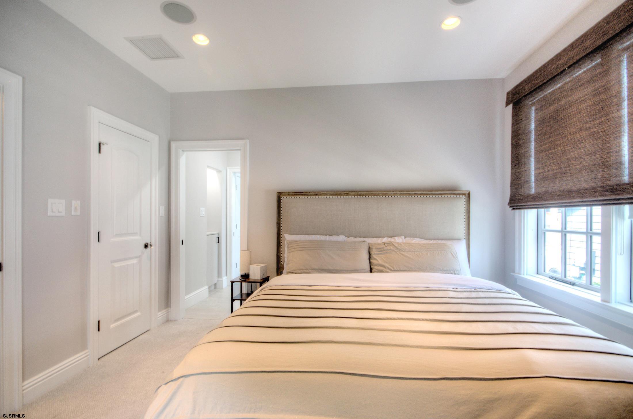 Margate, New Jersey 08402, United States, 6 Bedrooms Bedrooms, ,5 BathroomsBathrooms,Residential,Active,193555