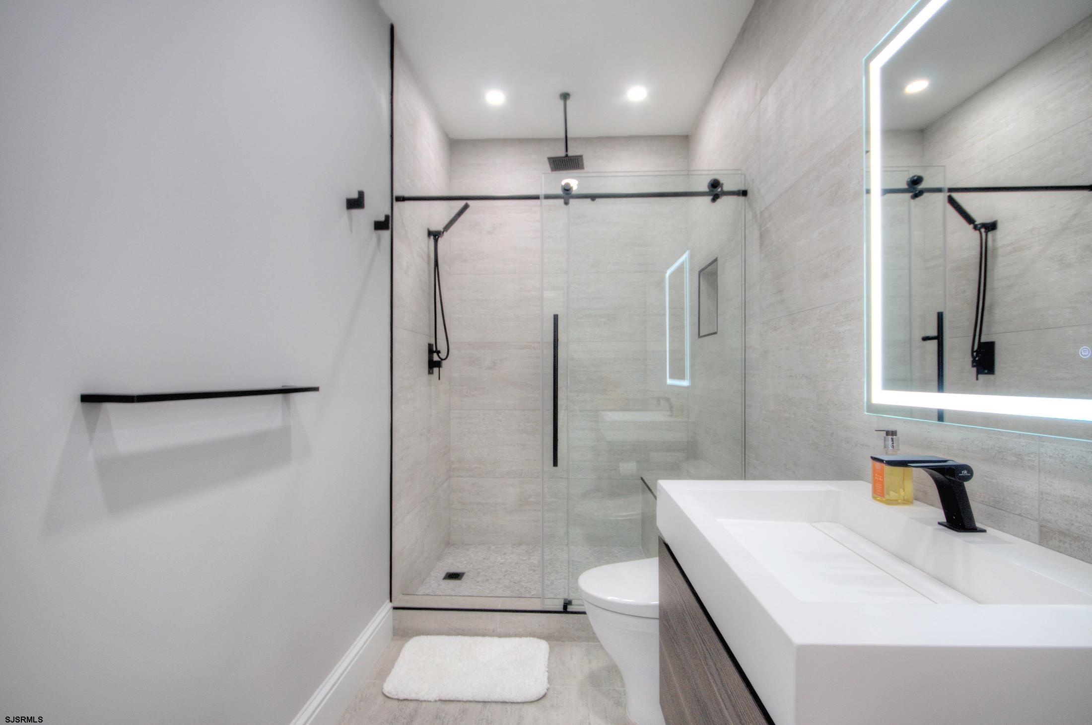 Margate, New Jersey 08402, United States, 6 Bedrooms Bedrooms, ,5 BathroomsBathrooms,Residential,Active,193555